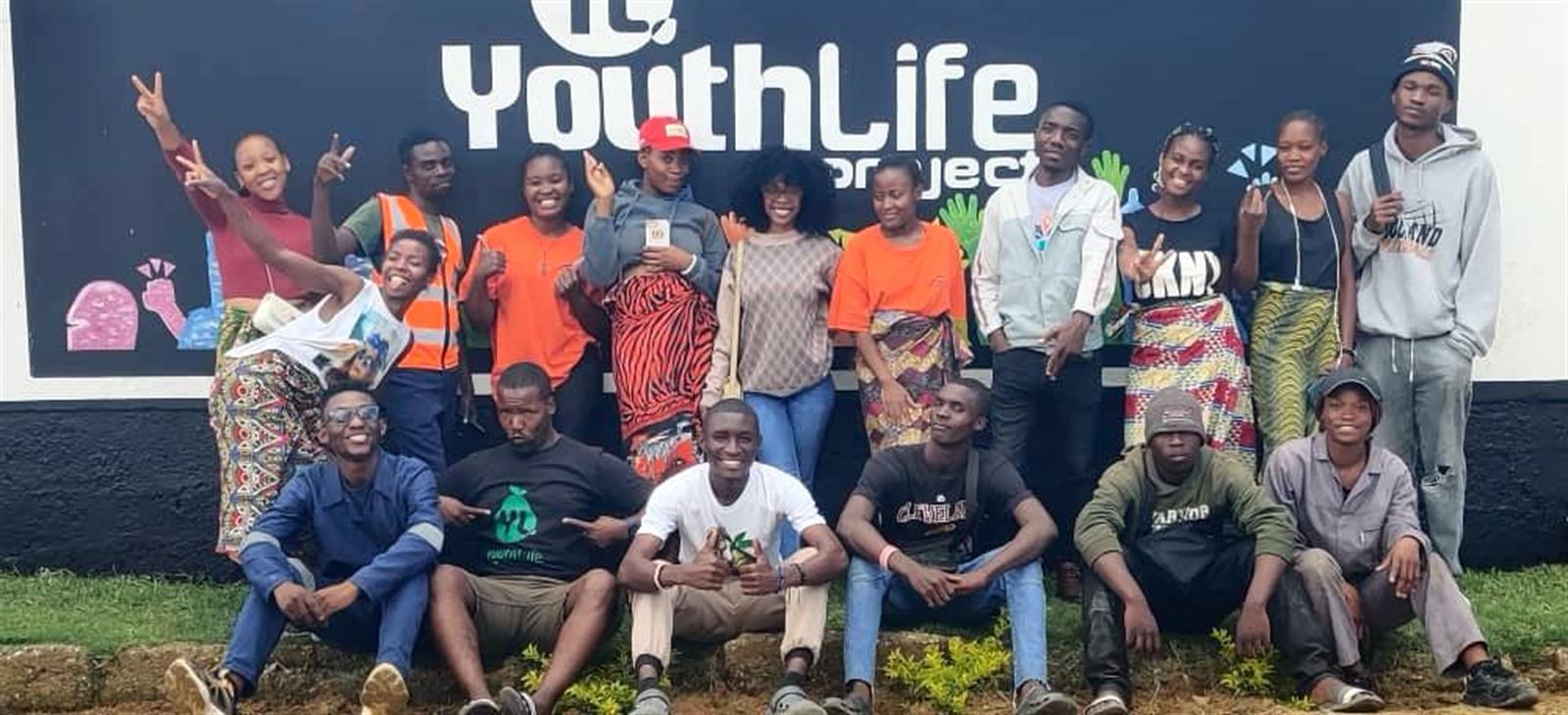 YouthLife - Group of happy kids with banner